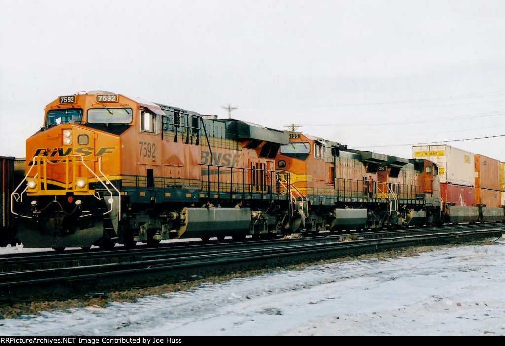 BNSF 7592 East